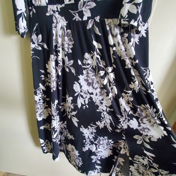 Lane Bryant sz 22/24. Boho black floral. Open back, side slit. Mock neck - Picture 9 of 14